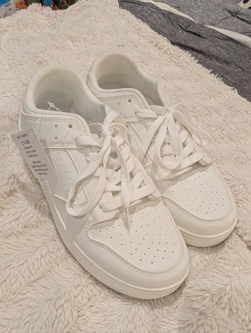 Lace Up Thick Sole Classic White Low-Cut Sneakers Size 8